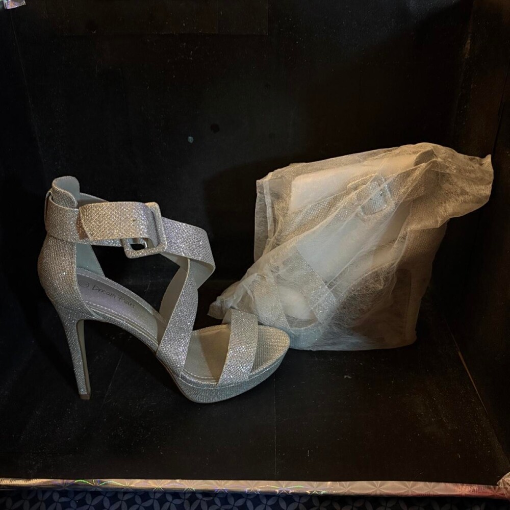 NIB Dream Pairs Charlotte Silver Glitter Platform Stiletto Heels - Size 10